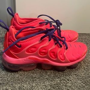 NIKE VAPORMAX PLUS